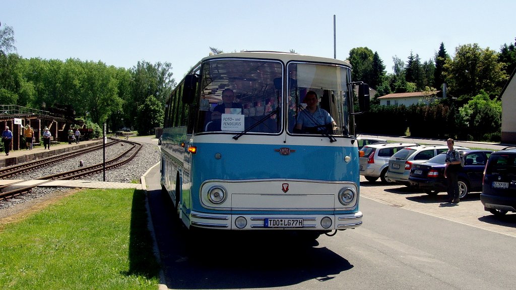 DDR-Bus in Glossen