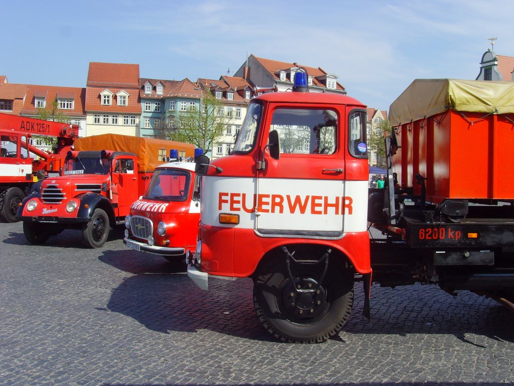 Feuerwehrfahrzeuge auf dem Domplatz Erfurt
