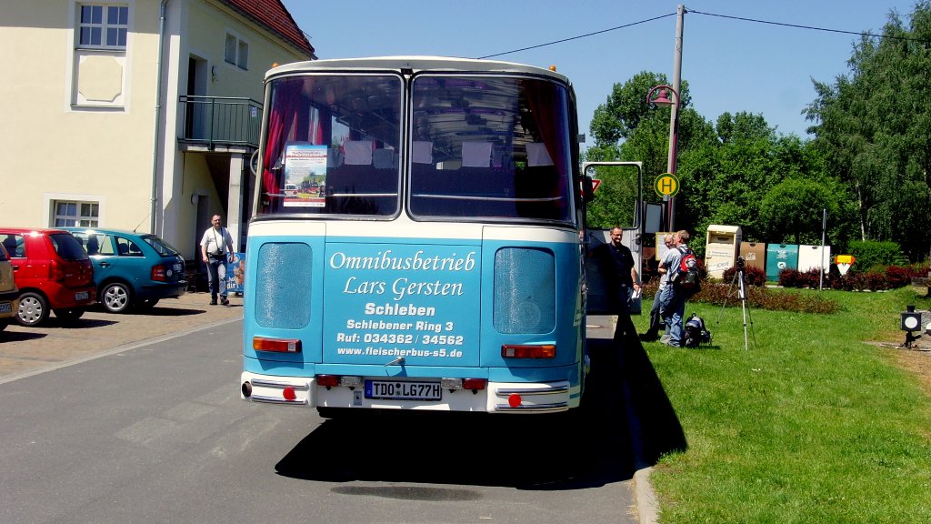 Heckansicht DDR-Reisebus, Glossen 2010