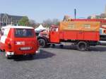 Feuerwehrfahrzeuge/66075/aeltere-fahrzeuge-der-feuerwehr-auf-dem ltere Fahrzeuge der Feuerwehr auf dem Domplatz