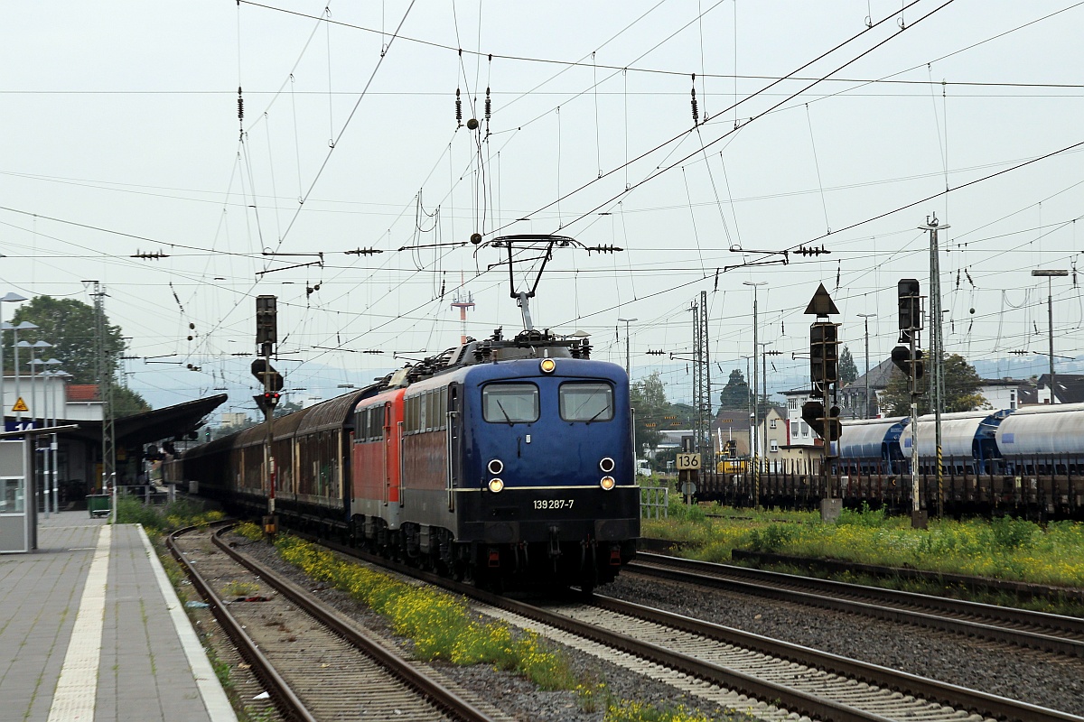 Bayernbahndoppel 139 287-7 und 140 432-6 mit dem Henkelzug durchfahren hier Neuwied am 17.09.2021