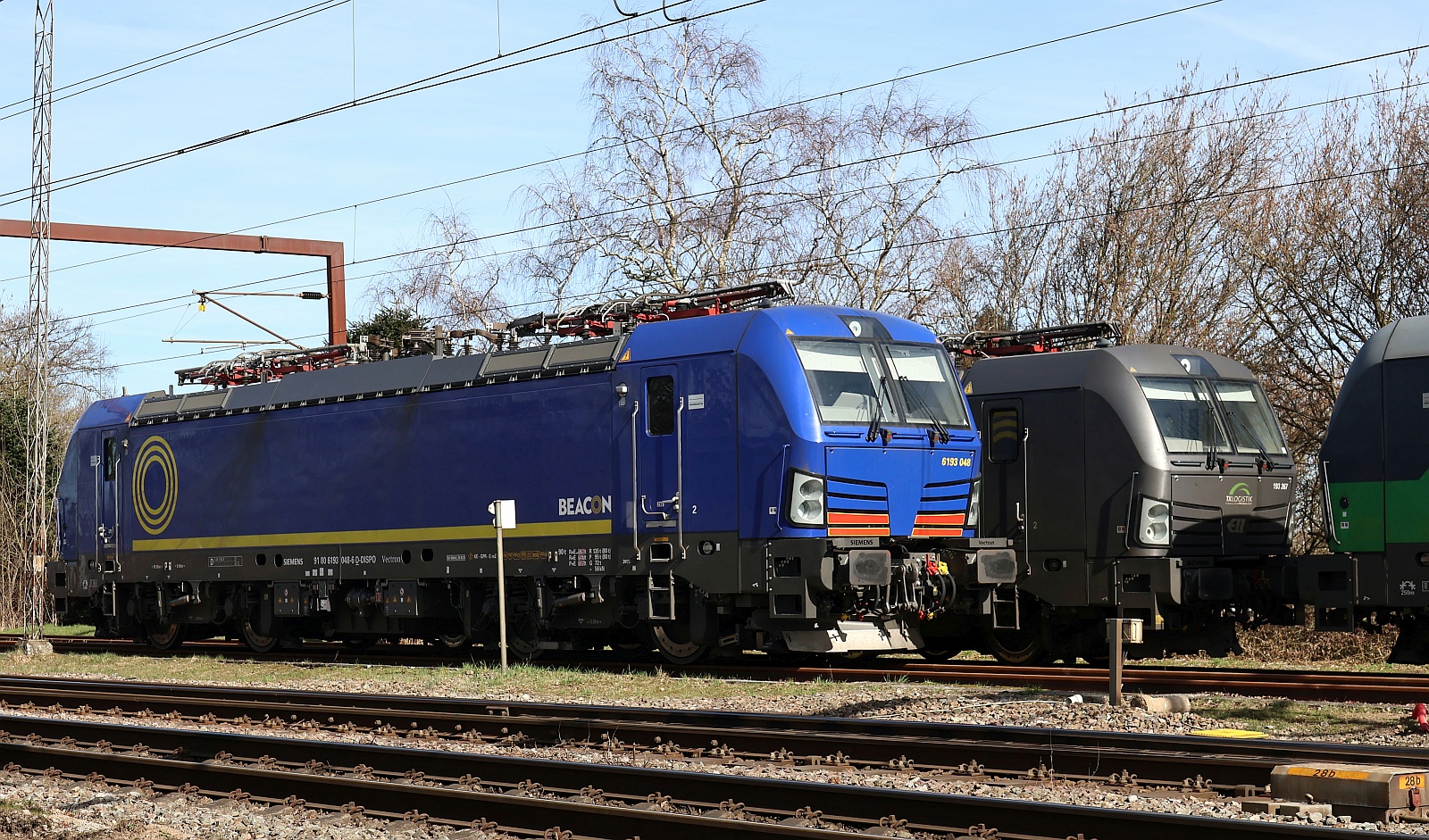 DISPO/BRLL 193 048 und dahinter die ELL/ELOC/TXL 193 267 abgestellt Pattburg/DK Südabstellung. 20.03.2026