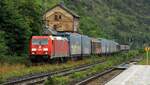 DB 185 261-5 mit H und Hbb(ll)ins Wagen in Kaub.